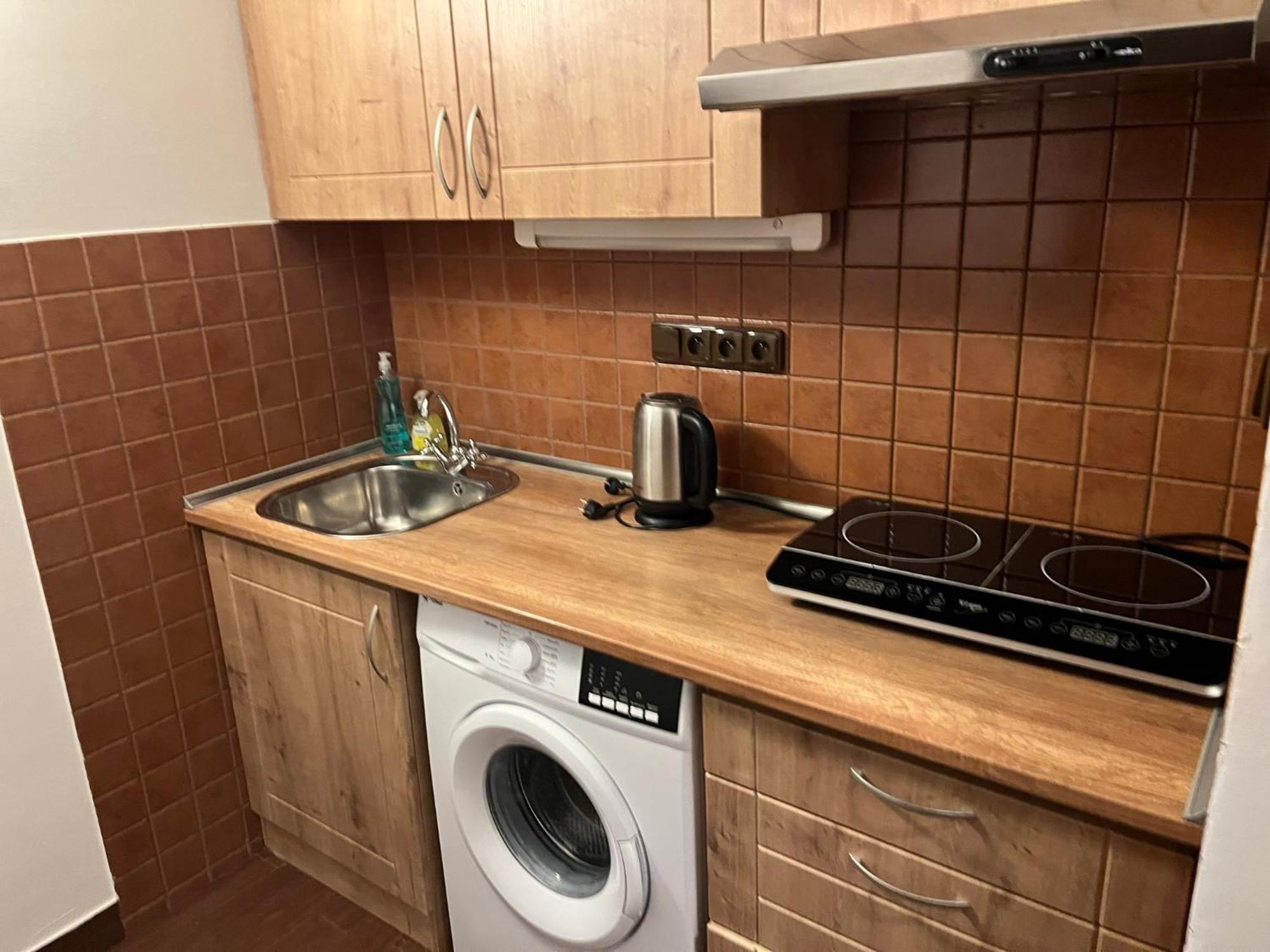 Mila Apartments Прага Экстерьер фото